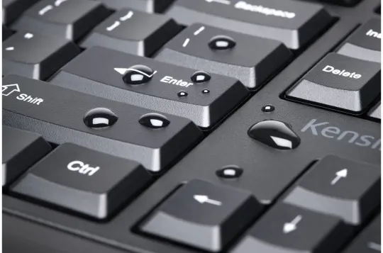 Kensington Pro Fit Ergo tastiera Mouse incluso Universale RF senza fili + Bluetooth QWERTY Inglese UK Nero