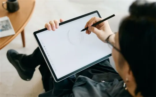 Wacom MovinkPad Pro 14 - Tablet Android portatile OLED da 14" per professionisti creativi