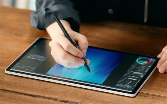 Wacom MovinkPad Pro 14 - Tablet Android portatile OLED da 14" per professionisti creativi