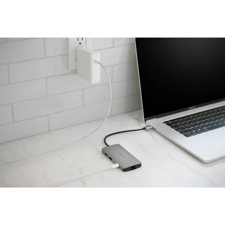 Kensington Hub portatile senza driver 8-in-1 USB-C UH1400P