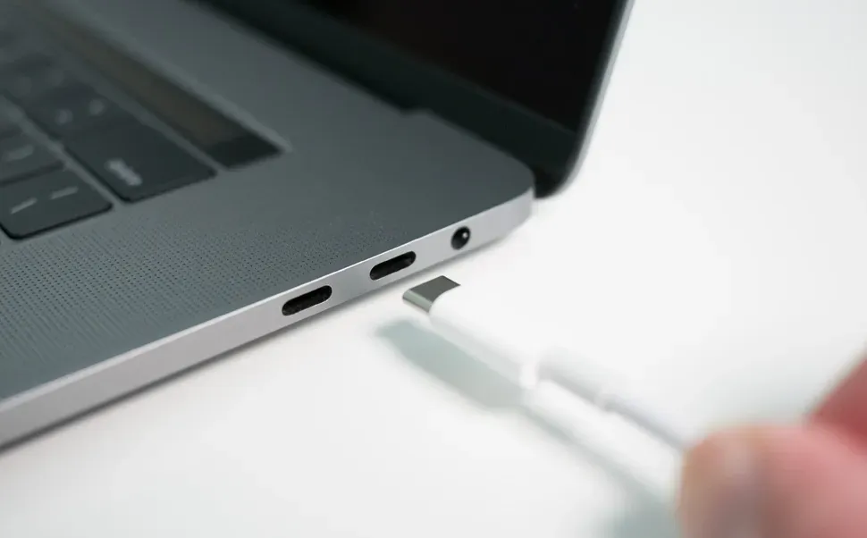 Thunderbolt 3, USB-C, Thunderbolt 4, USB 4: facciamo un po' di chiarezza.